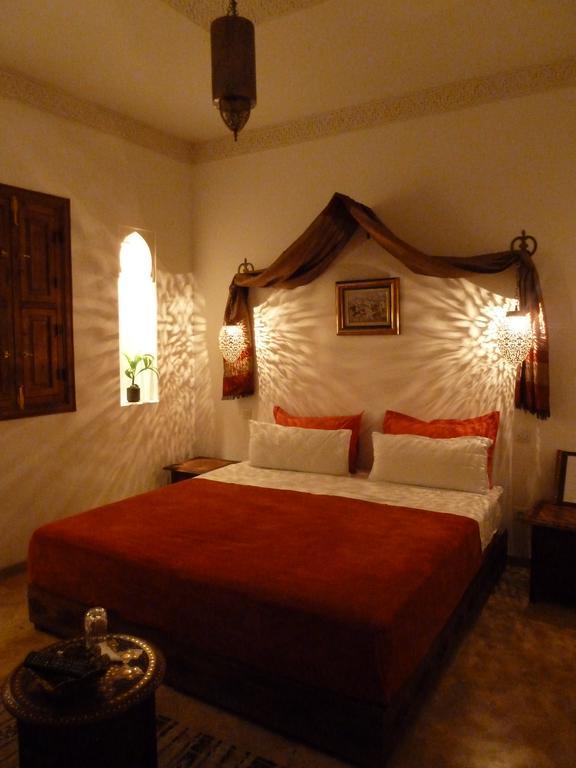 Riad Viva Marrákes Kültér fotó A bedroom in a Moroccan riad