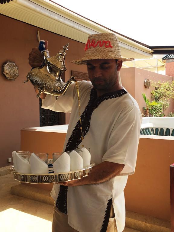 Riad Viva Marrákes Kültér fotó Moroccan coffee being served