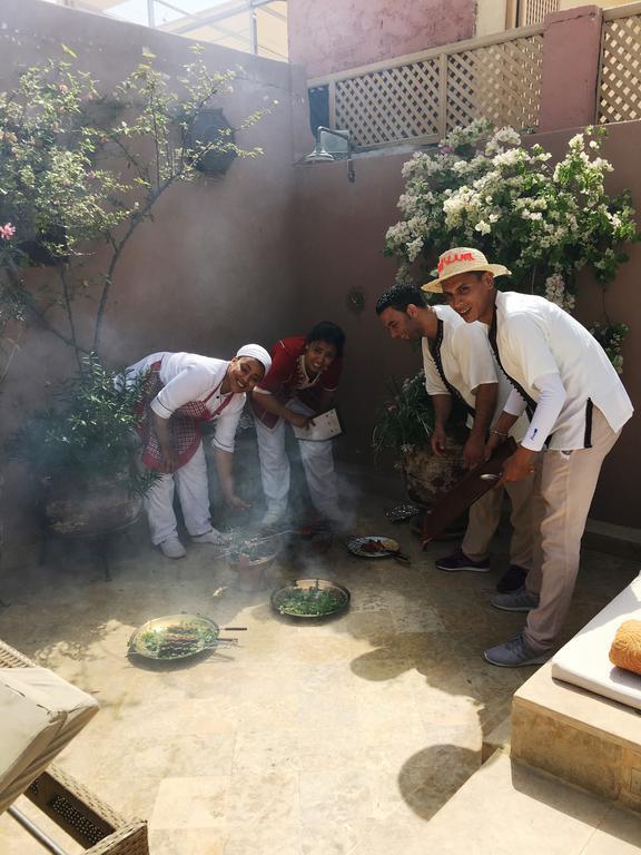 Riad Viva Marrákes Kültér fotó A ritual of the Ifa divination system